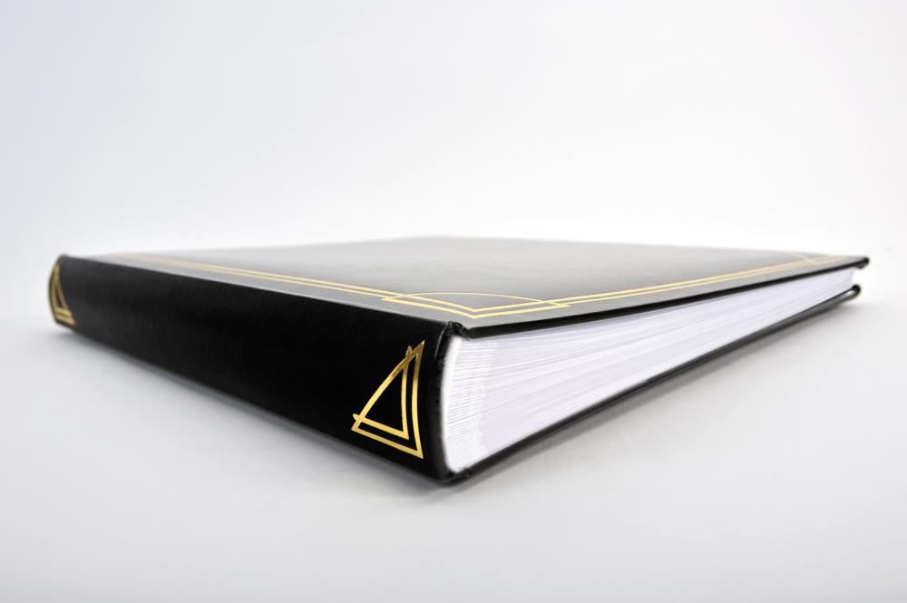 Квадрат Черно - 30x30 cm (100 Бели Страници / 50 листа)