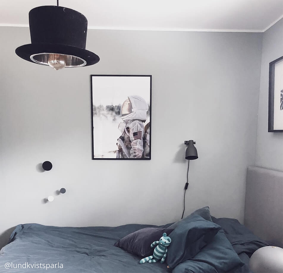 Декорация за детска стая - постер с астронавт